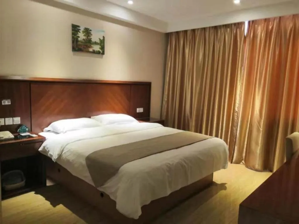 Bed in GreenTree Inn Shanghai Caohejing Development Zone Songjiang Park Jiuxin Road Business Hotel