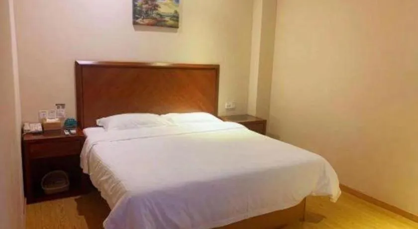 Bed in GreenTree Inn Shanghai Caohejing Development Zone Songjiang Park Jiuxin Road Business Hotel