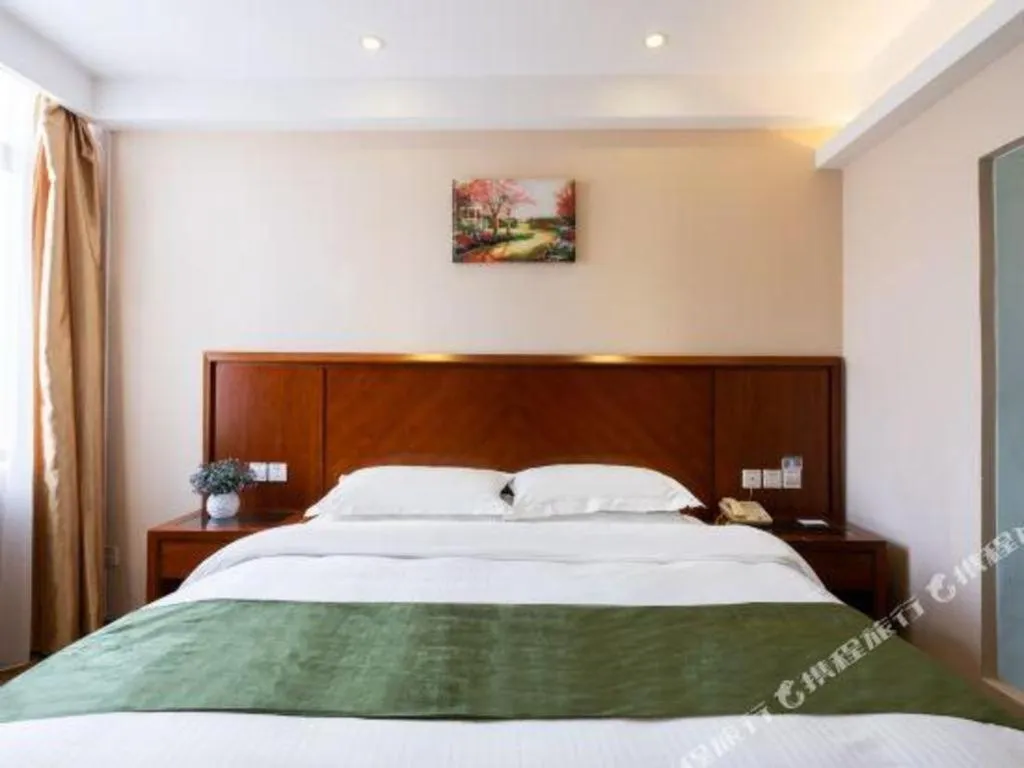 Bed in GreenTree Inn Shanghai Caohejing Development Zone Songjiang Park Jiuxin Road Business Hotel