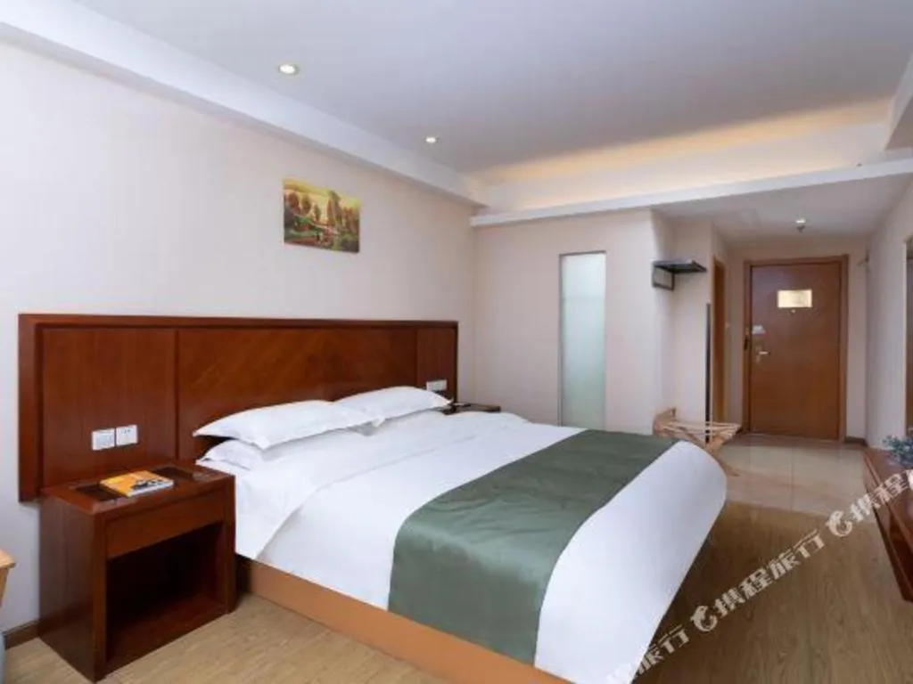 Bed in GreenTree Inn Shanghai Caohejing Development Zone Songjiang Park Jiuxin Road Business Hotel