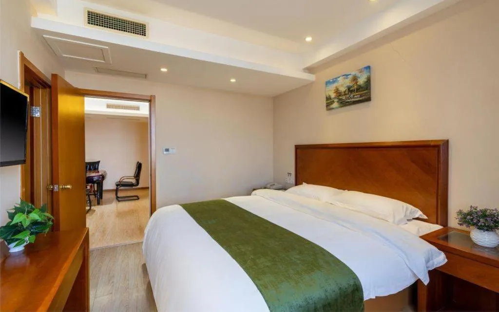 Bed in GreenTree Inn Shanghai Caohejing Development Zone Songjiang Park Jiuxin Road Business Hotel