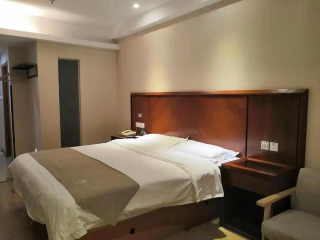Bed in GreenTree Inn Shanghai Caohejing Development Zone Songjiang Park Jiuxin Road Business Hotel