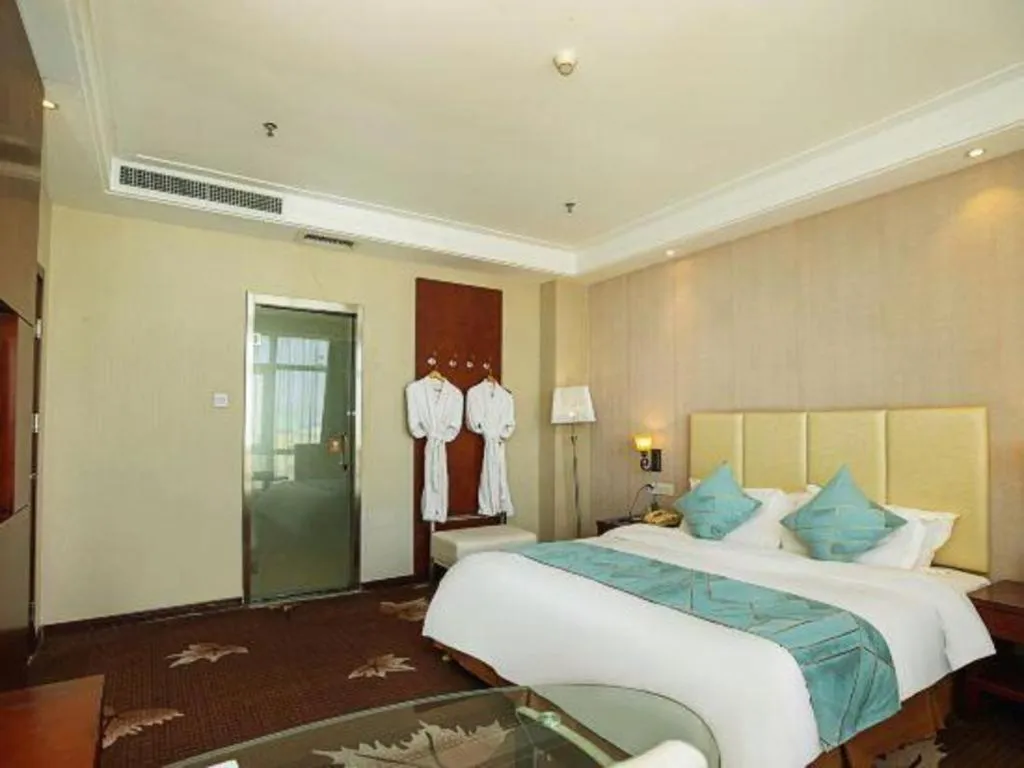 Bed in Xinxiang Zhongzhou Yihe Hotel