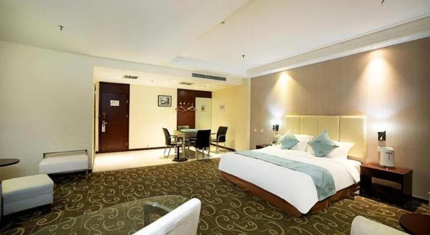 Bed in Xinxiang Zhongzhou Yihe Hotel