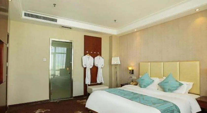 Bed in Xinxiang Zhongzhou Yihe Hotel