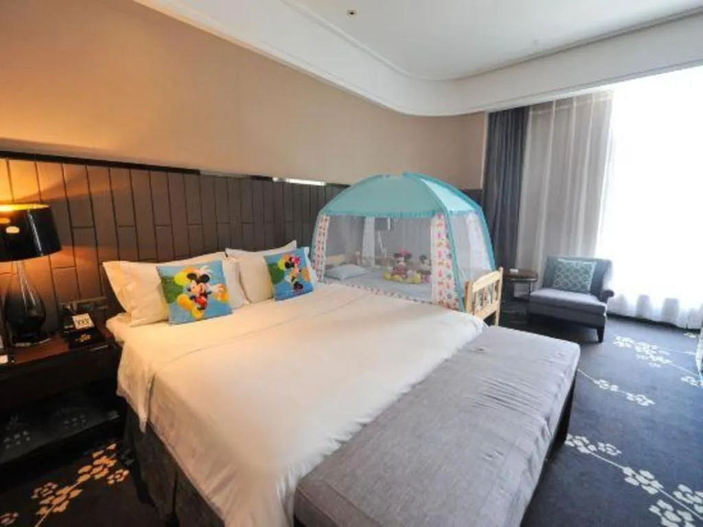 Bed in Jiyuan Oriental Jianguo Hotel