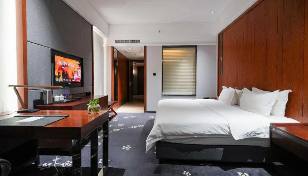 Bed in Jiyuan Oriental Jianguo Hotel