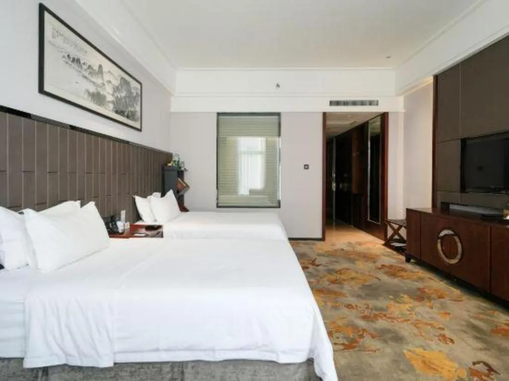 Bed in Jiyuan Oriental Jianguo Hotel