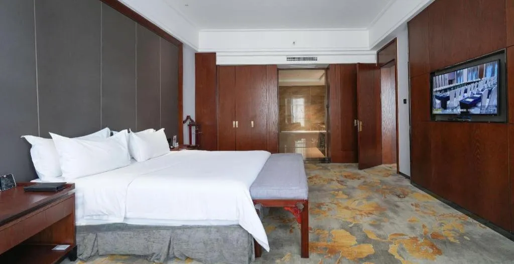 Bed in Jiyuan Oriental Jianguo Hotel