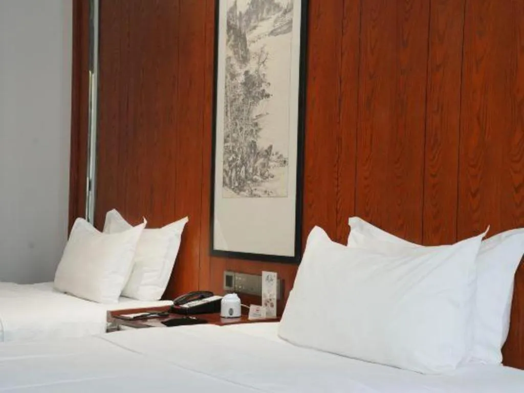 Bed in Jiyuan Oriental Jianguo Hotel