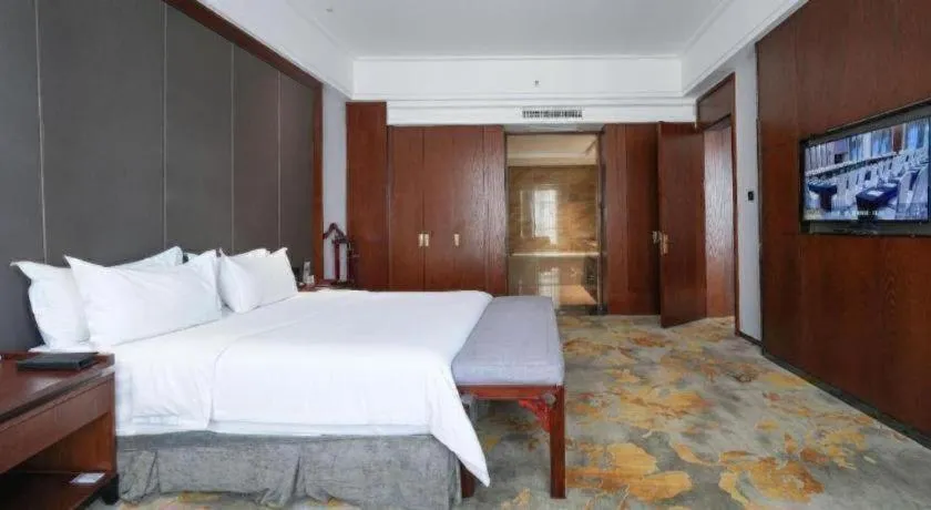 Bed in Jiyuan Oriental Jianguo Hotel