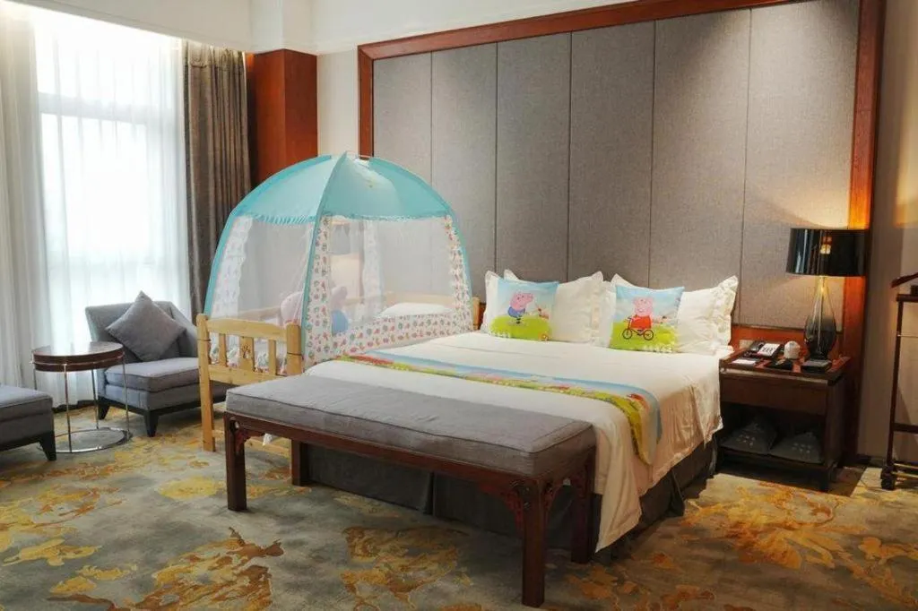 Bed in Jiyuan Oriental Jianguo Hotel