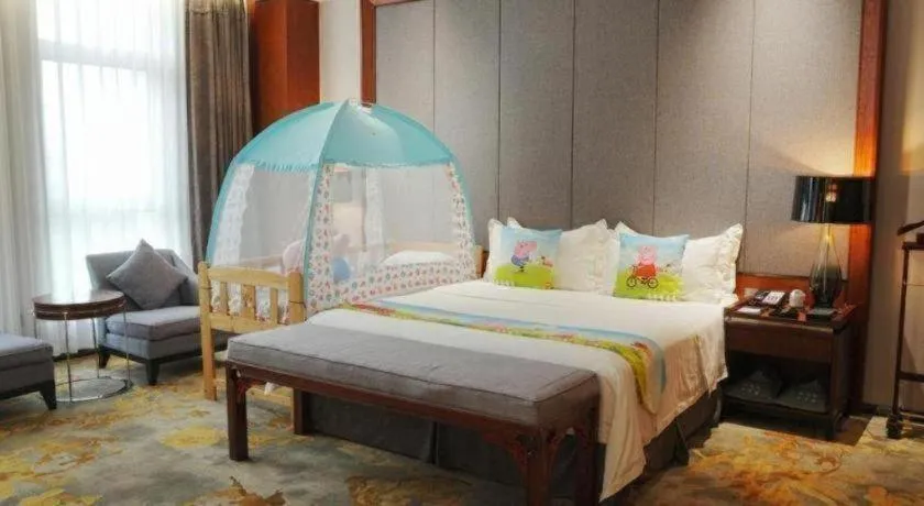 Bed in Jiyuan Oriental Jianguo Hotel