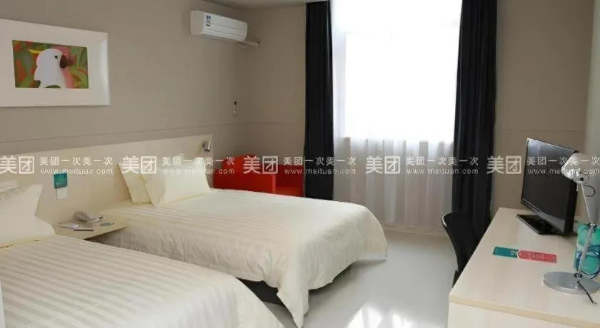 Bed in Jinjiang Inn Tai Zhou Xinghua Yingwu Bridge Branch