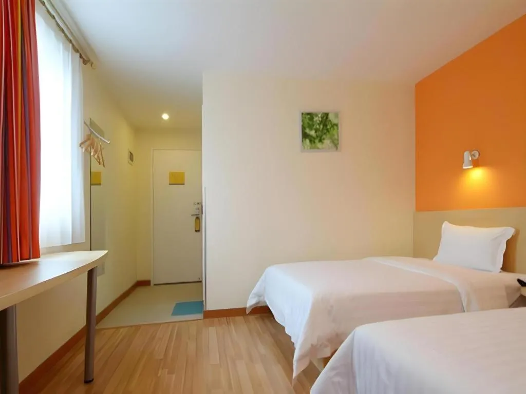 Bed in 7 Days Inn Guangzhou Dongfeng East Road Yangji Metro Station