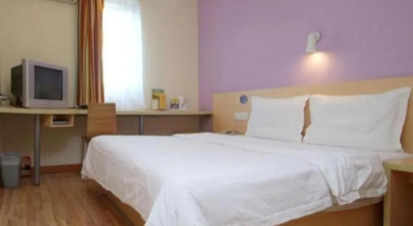 Bed in 7 Days Inn Guangzhou Dongfeng East Road Yangji Metro Station