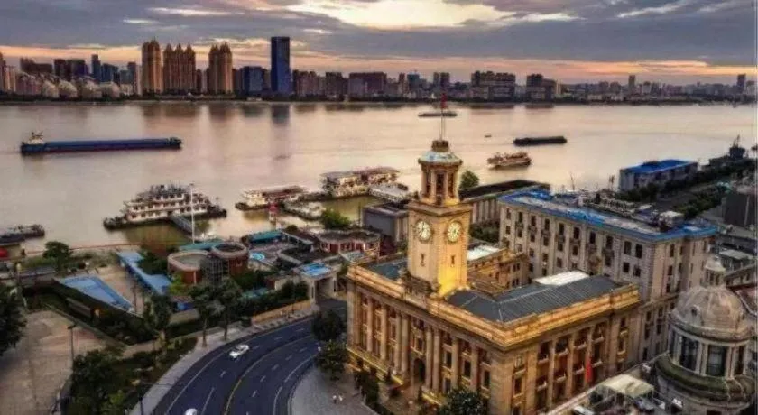 Lavande Hotel Wuhan Huanghelou Branch