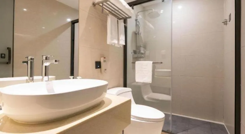 Lavande Hotel Wuhan Huanghelou Branch