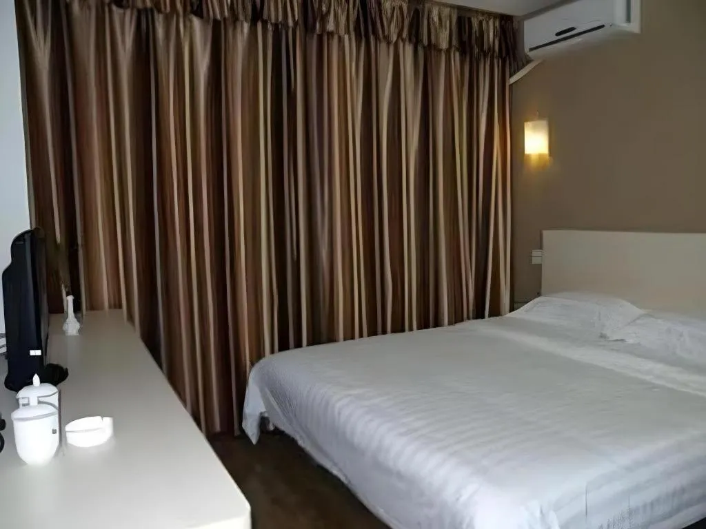 Bed in GreenTree Inn Jiangxi Nanchang XianGYAng Road Lianxi Road Business Hotel