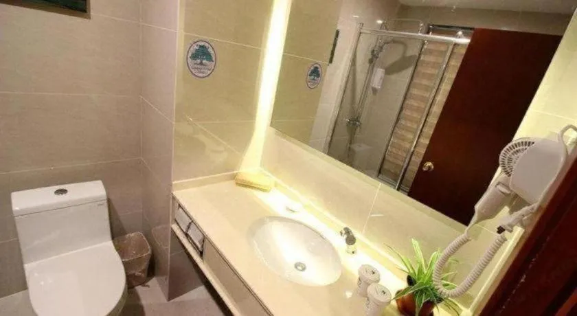 GreenTree Inn Jiangsu Wuxi Huishan High-Speed Rail Qianzhou Chongwen Road Business Hotel