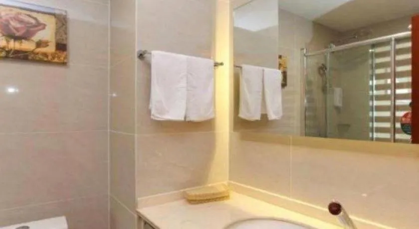 GreenTree Inn Jiangsu Wuxi Huishan High-Speed Rail Qianzhou Chongwen Road Business Hotel