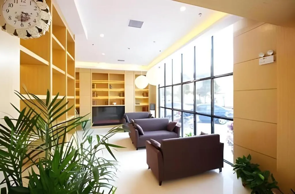 GreenTree Inn Jiangsu Wuxi Huishan High-Speed Rail Qianzhou Chongwen Road Business Hotel