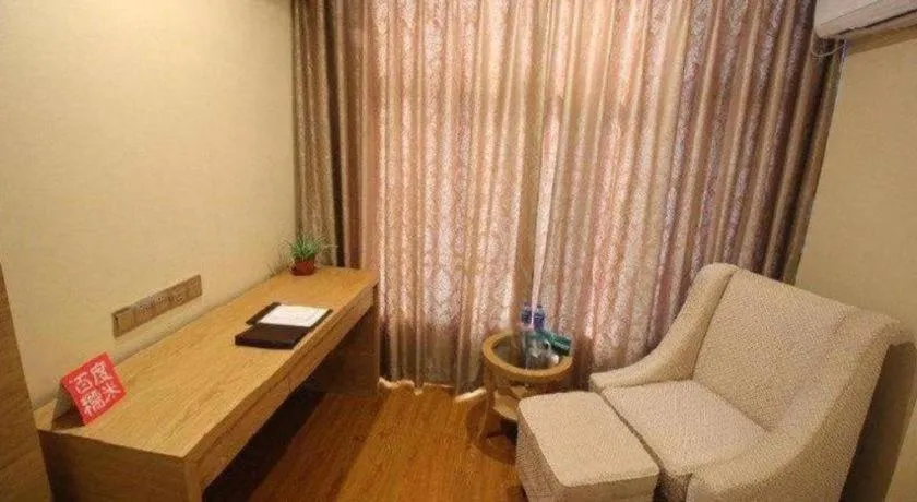 GreenTree Inn Jiangsu Wuxi Huishan High-Speed Rail Qianzhou Chongwen Road Business Hotel