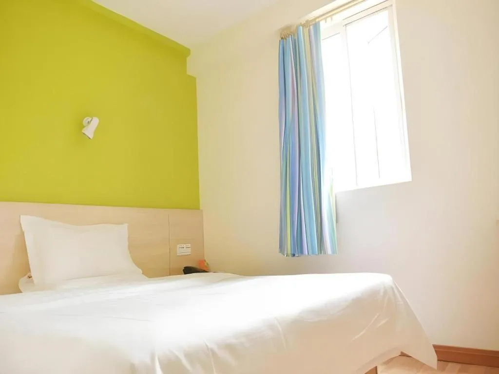 Bed in 7 Days Inn Chengdu Sichuan University South Railway Station