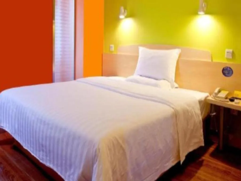 Bed in 7 Days Inn Xiangyang Gulou Branch