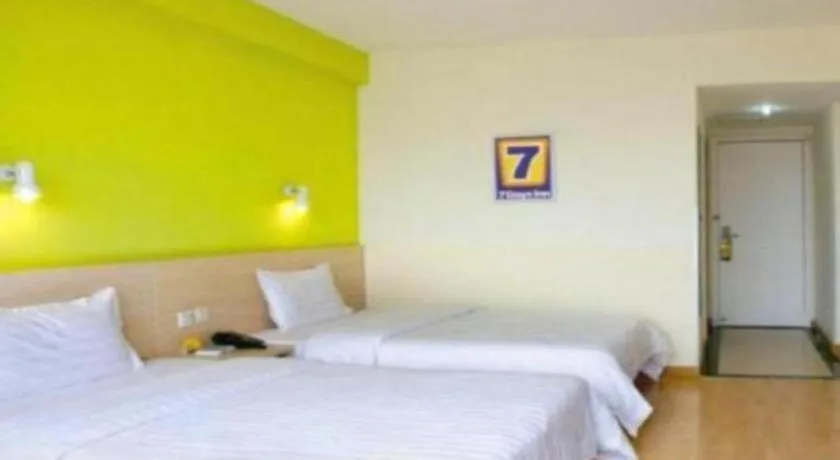 Bed in 7 Days Inn Xiangyang Gulou Branch