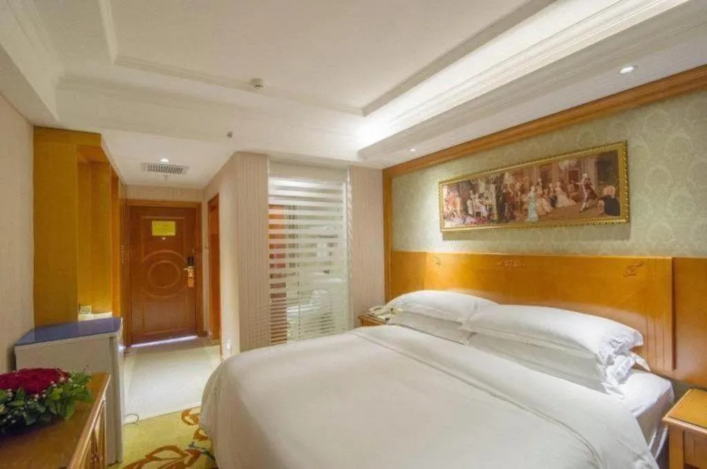 Bed in Vienna Hotel Guangxi Yangshuo Impression