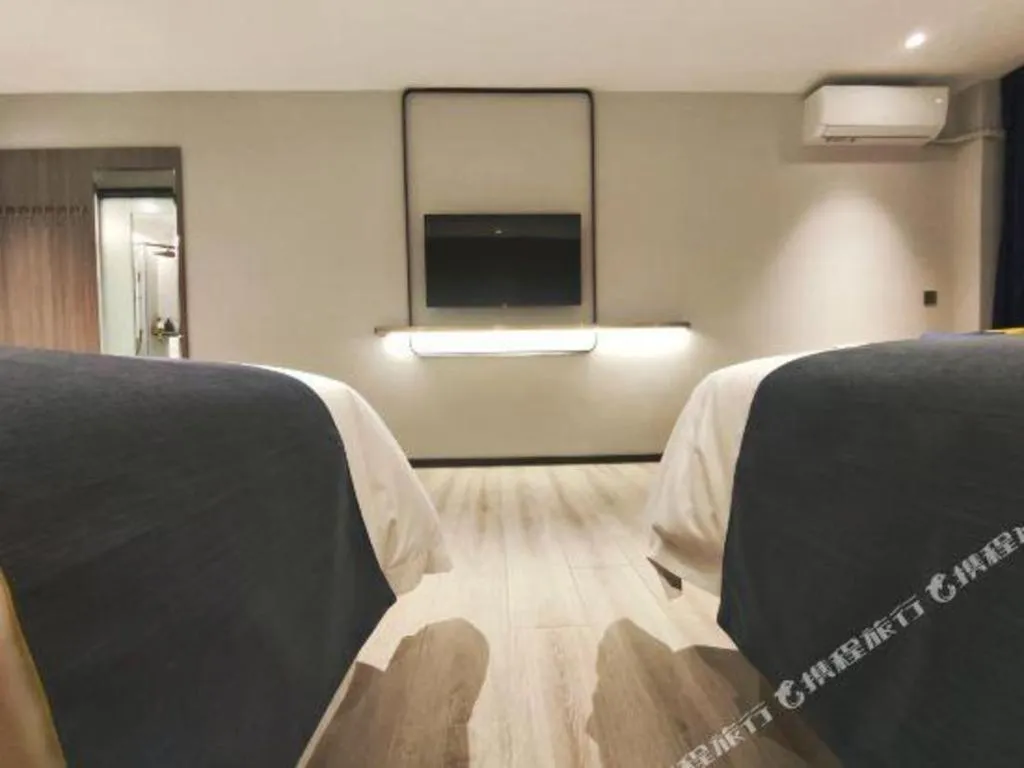 Bed in 7 Days Premium Jiangmen Wuyi Avenue Gangkou Road