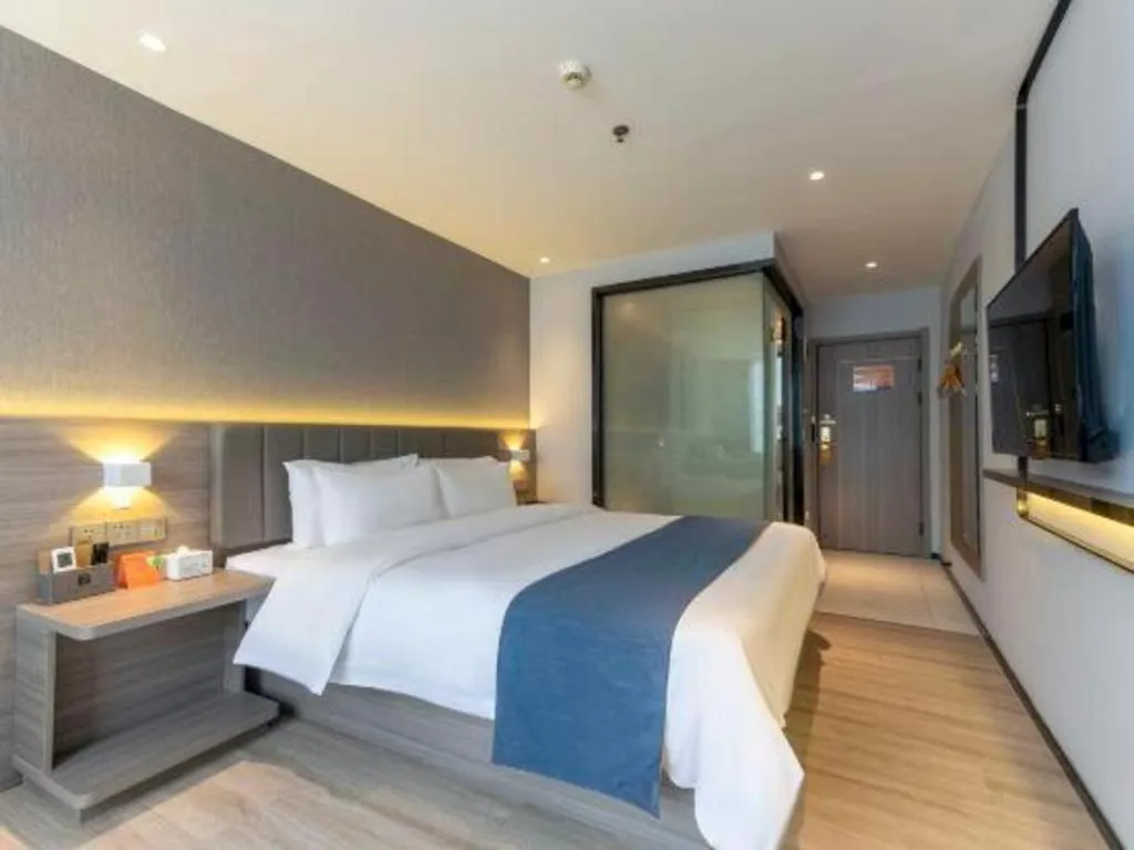 Bed in 7 Days Premium Jiangmen Wuyi Avenue Gangkou Road