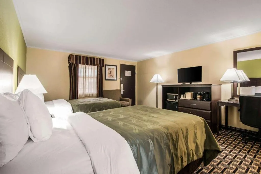 Bed in Quality Inn Barre-Montpelier