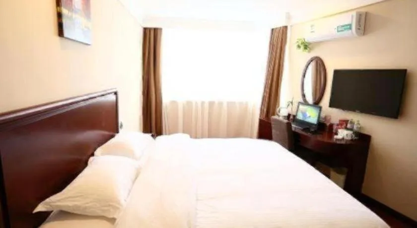 Bed in GreenTree Inn Qingdao Licang Shuyan Road Daweng Square Express Hotel