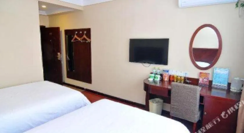 Bed in GreenTree Inn Qingdao Licang Shuyan Road Daweng Square Express Hotel