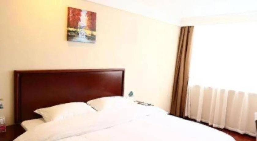 Bed in GreenTree Inn Qingdao Licang Shuyan Road Daweng Square Express Hotel