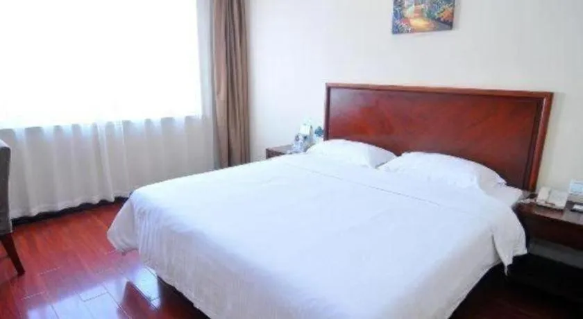Bed in GreenTree Inn Qingdao Licang Shuyan Road Daweng Square Express Hotel