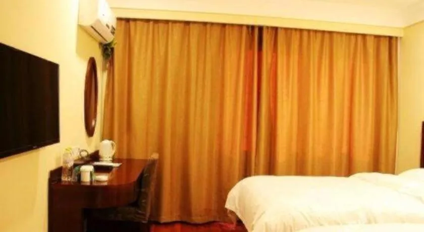 Bed in GreenTree Inn Qingdao Licang Shuyan Road Daweng Square Express Hotel