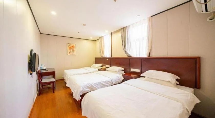 Bed in GreenTree Alliance Shanghai Railway Station QiuJiang Road Hotel