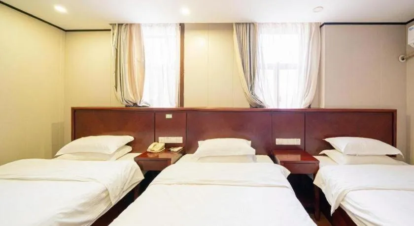 Bed in GreenTree Alliance Shanghai Railway Station QiuJiang Road Hotel