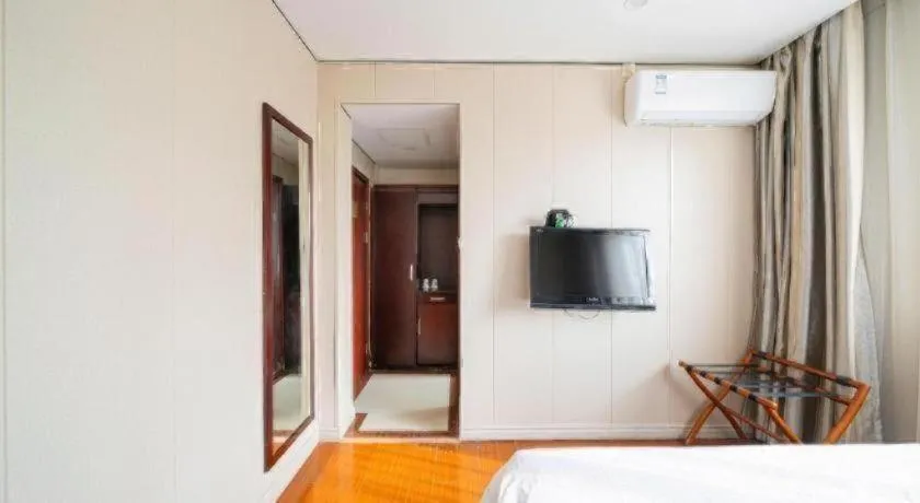 Bed in GreenTree Alliance Shanghai Railway Station QiuJiang Road Hotel