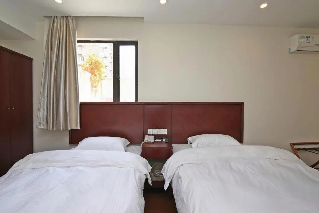 Bed in GreenTree Alliance Shanghai Railway Station QiuJiang Road Hotel