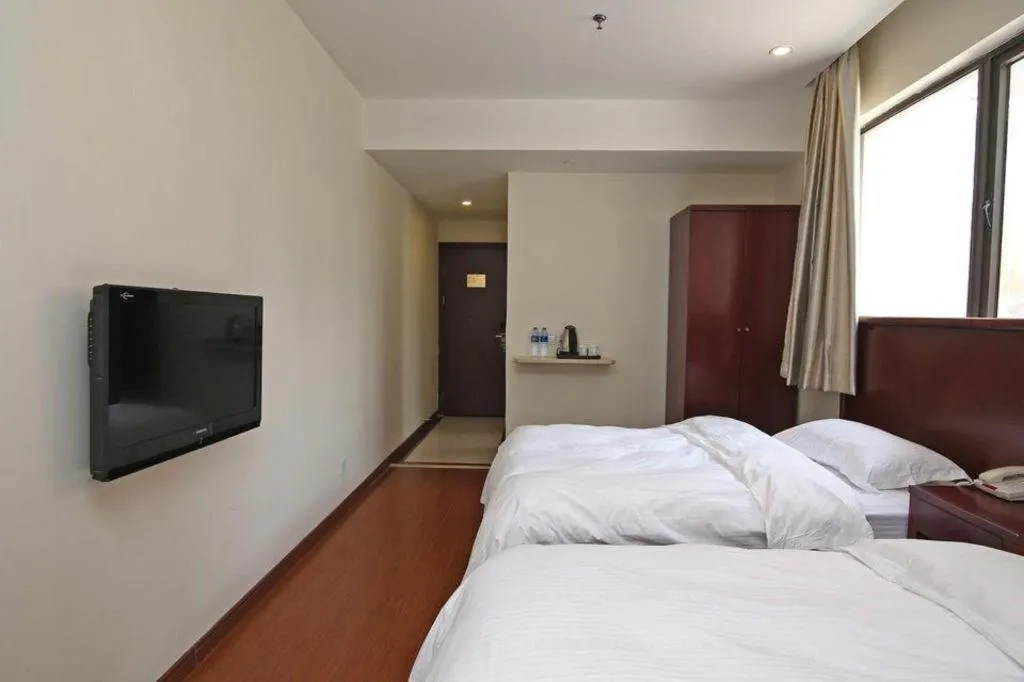 Bed in GreenTree Alliance Shanghai Railway Station QiuJiang Road Hotel