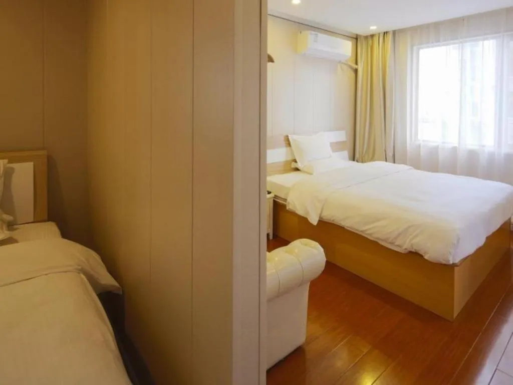 Bed in GreenTree Alliance Shanghai Railway Station QiuJiang Road Hotel