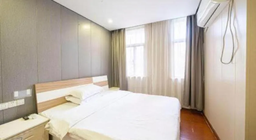 Bed in GreenTree Alliance Shanghai Railway Station QiuJiang Road Hotel