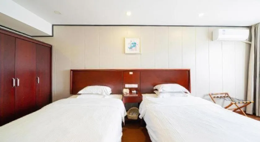 Bed in GreenTree Alliance Shanghai Railway Station QiuJiang Road Hotel