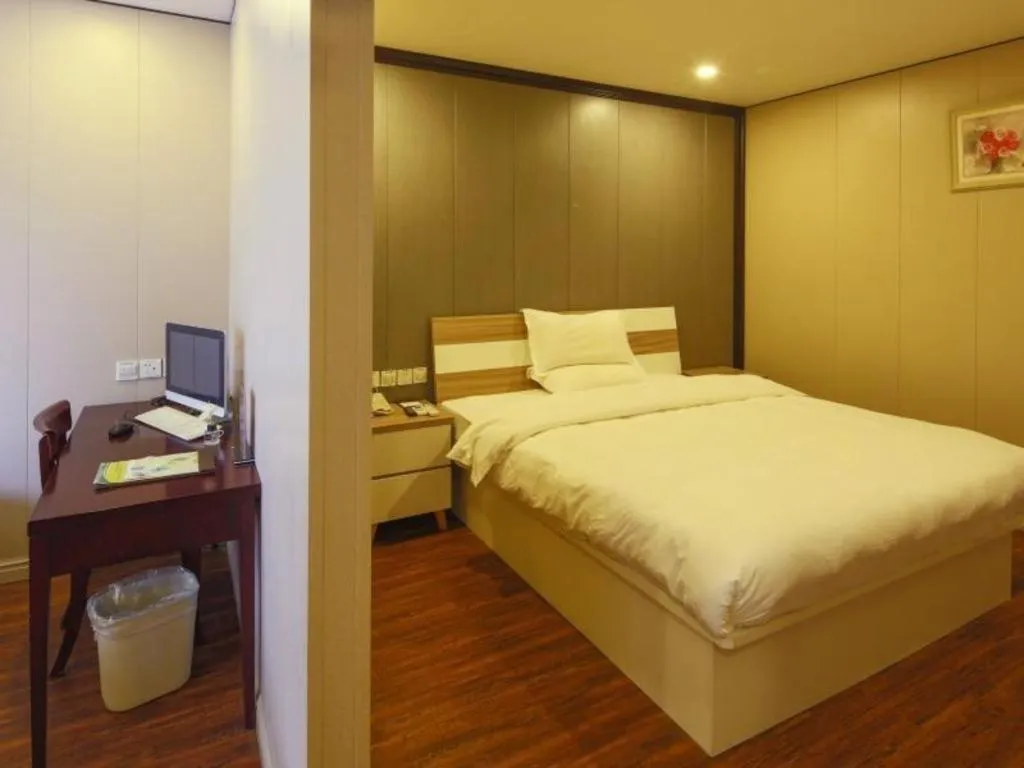 Bed in GreenTree Alliance Shanghai Railway Station QiuJiang Road Hotel