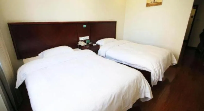 Bed in GreenTree Alliance Shanghai Railway Station QiuJiang Road Hotel
