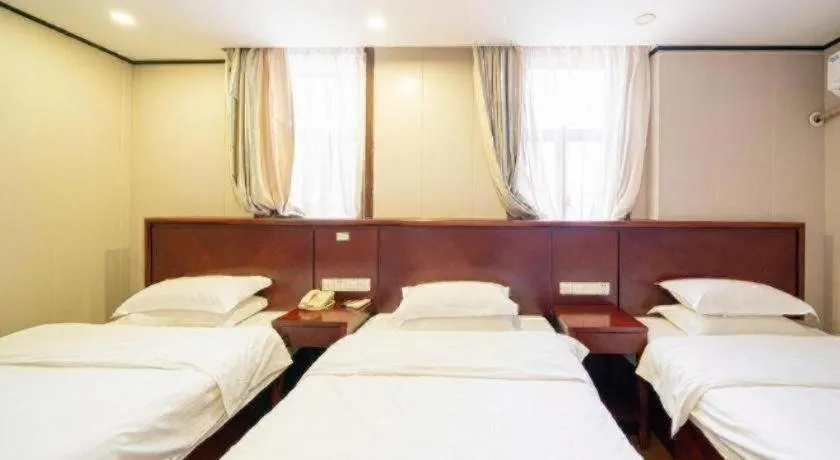 Bed in GreenTree Alliance Shanghai Railway Station QiuJiang Road Hotel